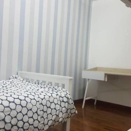 3Rooms 10Pax Mc 5 Star Hotel Sofa&Bed Mrt Mcd Axiata Seri Kembangan Kültér fotó