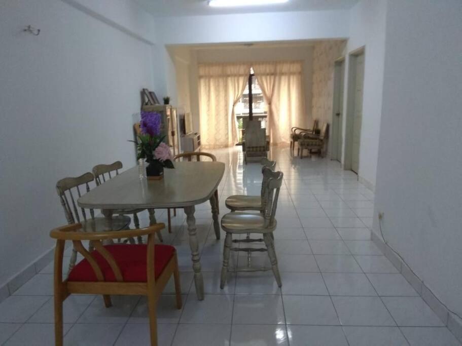 3Rooms 10Pax Mc 5 Star Hotel Sofa&Bed Mrt Mcd Axiata Seri Kembangan Kültér fotó
