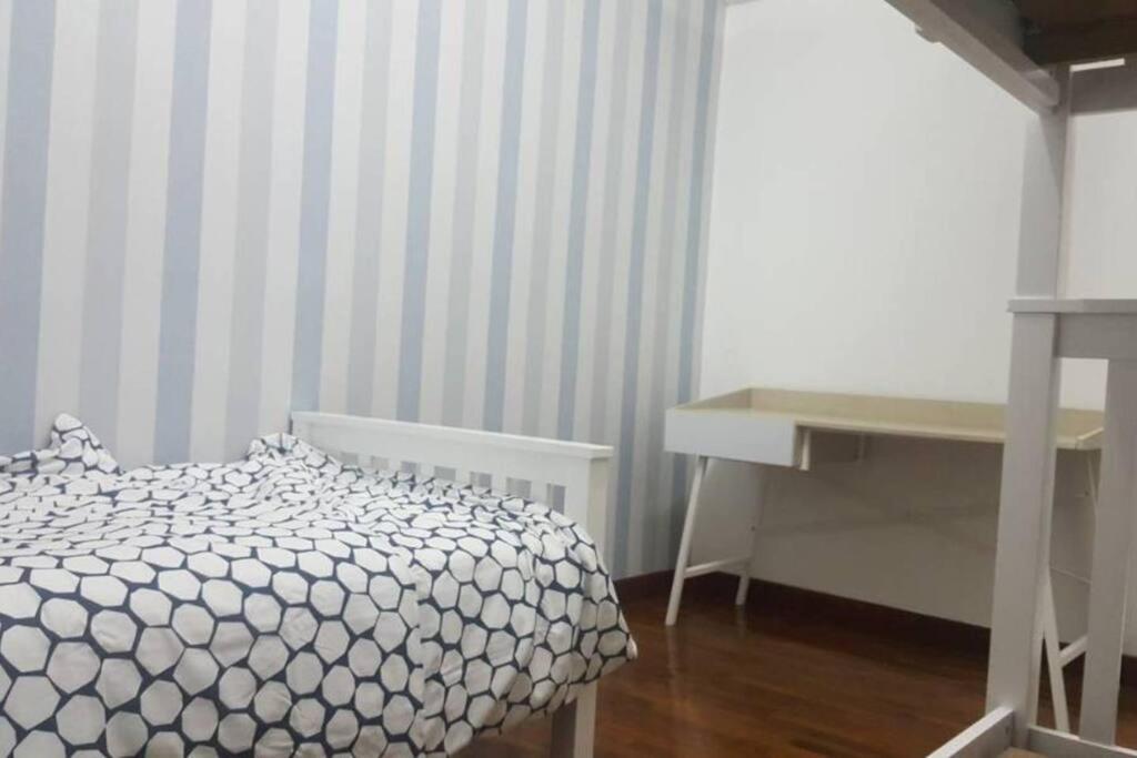 3Rooms 10Pax Mc 5 Star Hotel Sofa&Bed Mrt Mcd Axiata Seri Kembangan Kültér fotó